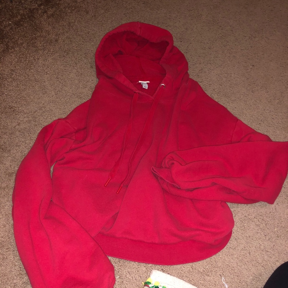 Red sweater wirh puffy sleeves